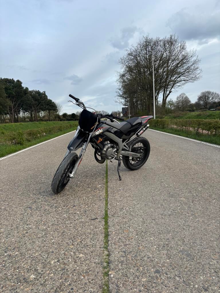 Aprillia sx 50, Fietsen en Brommers, Ophalen, 6 versnellingen, 50 cc, Klasse B (45 km/u)