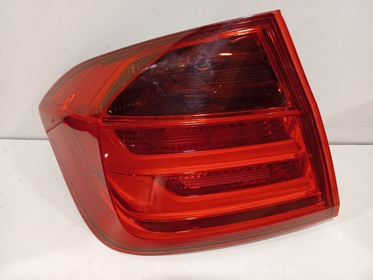 Achterlicht links buiten BMW 3 serie, Onderdelen@venauto.nl, Van der Ven Autorecycling B.V., Gebruikt, Ettenseweg 76, 4706 PB Roosendaal, The Netherlands