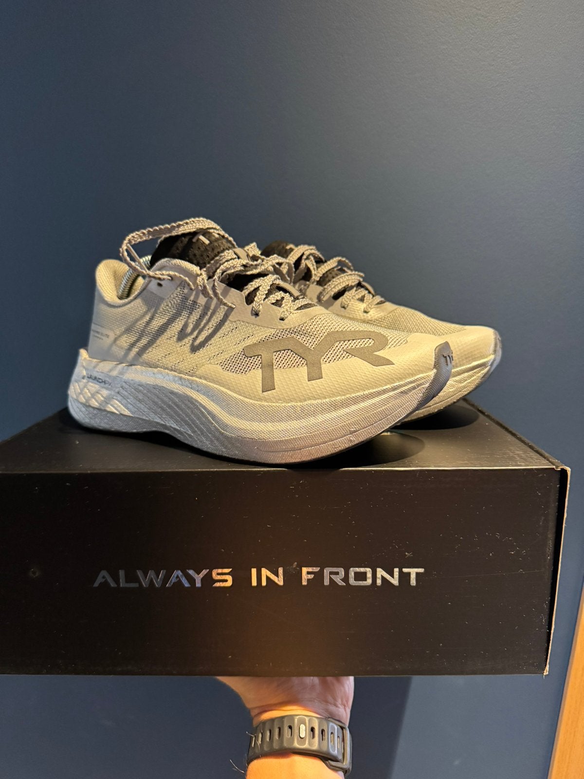 Basket running TYR Valkyrie Elite Carbon grise - 44, Enlèvement ou Envoi, Neuf, Chaussures