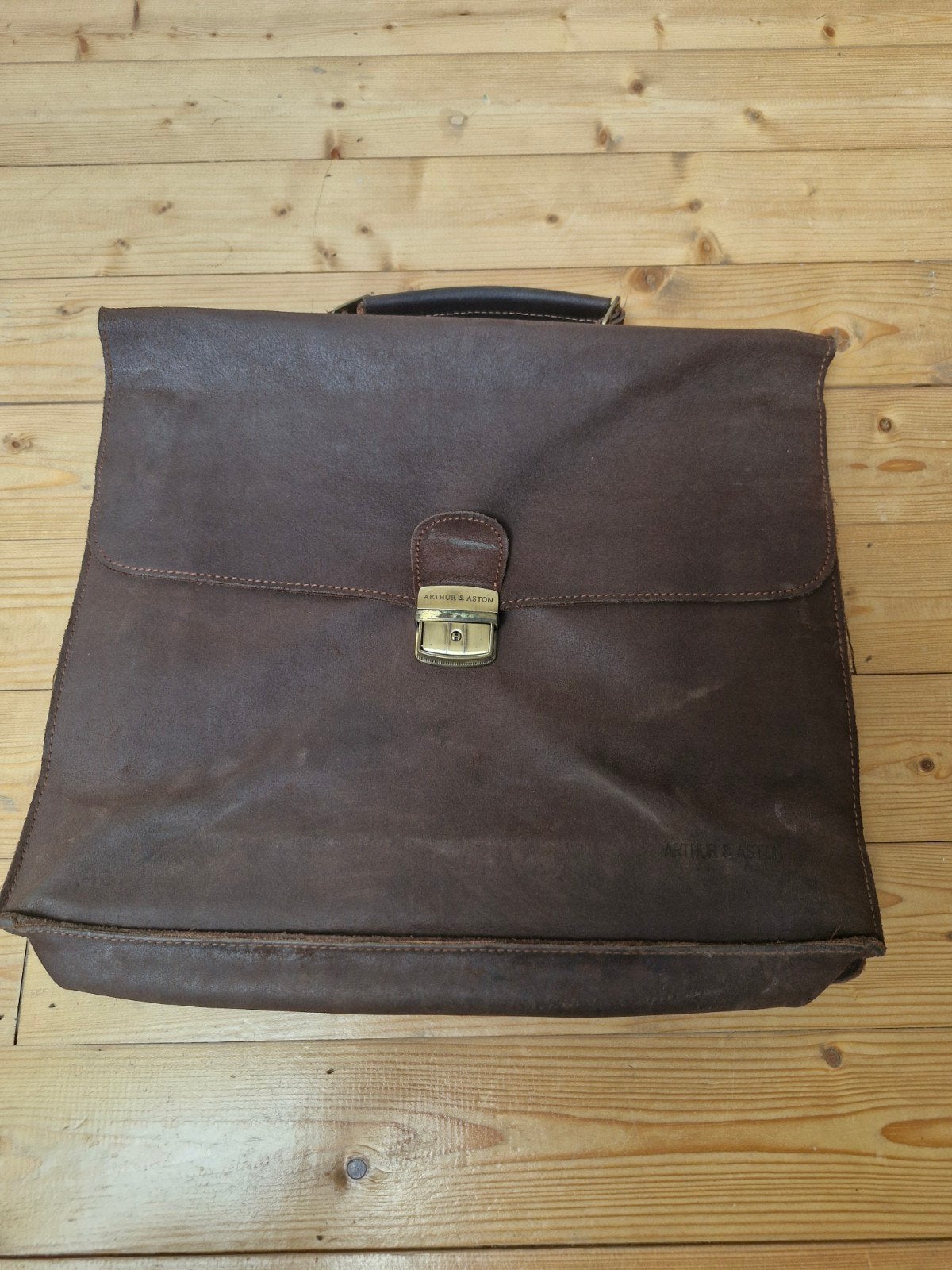 Mallette et sacoche en cuir Arthur & Aston, Bijoux, Sacs & Beauté, Sacs | Cartables, Cuir, Enlèvement ou Envoi, Brun, Utilisé