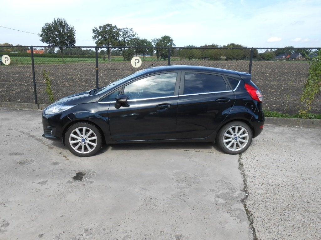Ford Fiesta Titanium, Auto's, Voorwielaandrijving, Verwarmde buitenspiegels, Stof, Zwart