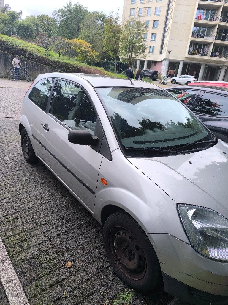 Ford Fiesta 1.4 Benzine Automaat, Auto's, Stof, 4 cilinders, Particulier, Euro 4