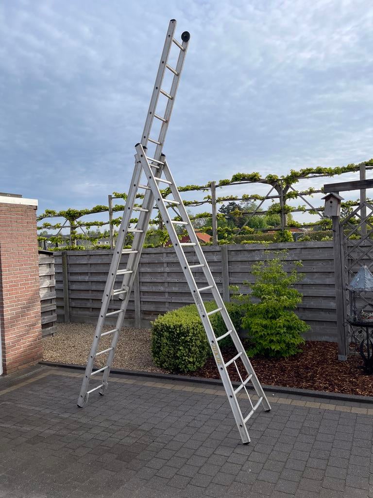 Aluminium ladder 3 delig 12 sporten, Enlèvement, Utilisé, Échelle, 4 mètres ou plus