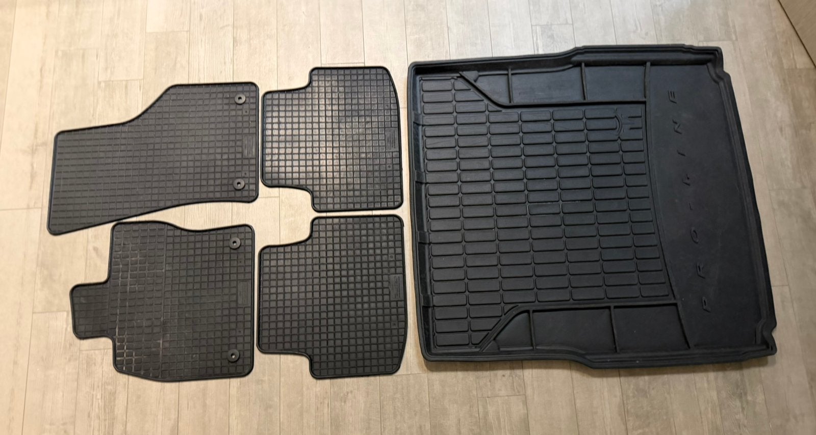 Tapis caoutchouc vw passat à partir de 2014, Enlèvement, Utilisé
