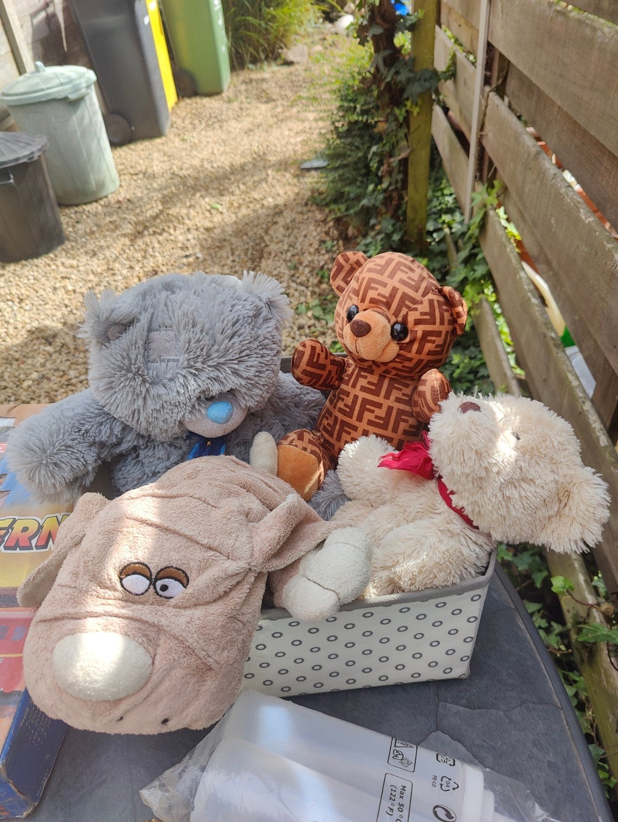 Knuffels, Ophalen