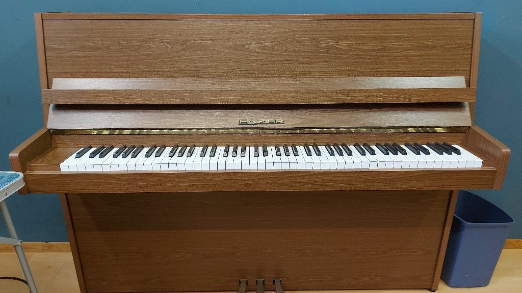 Kwalitatieve Fazer Studiepiano – Gereviseerd & Gestemd, Muziek en Instrumenten, Ophalen, Zo goed als nieuw, Bruin, Piano