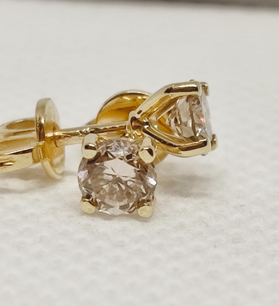 Gouden oorstekers met Fancy licht bruin diamanten 0,63kt, Handtassen en Accessoires, Oorbellen, Bruin, Ophalen of Verzenden, Zo goed als nieuw