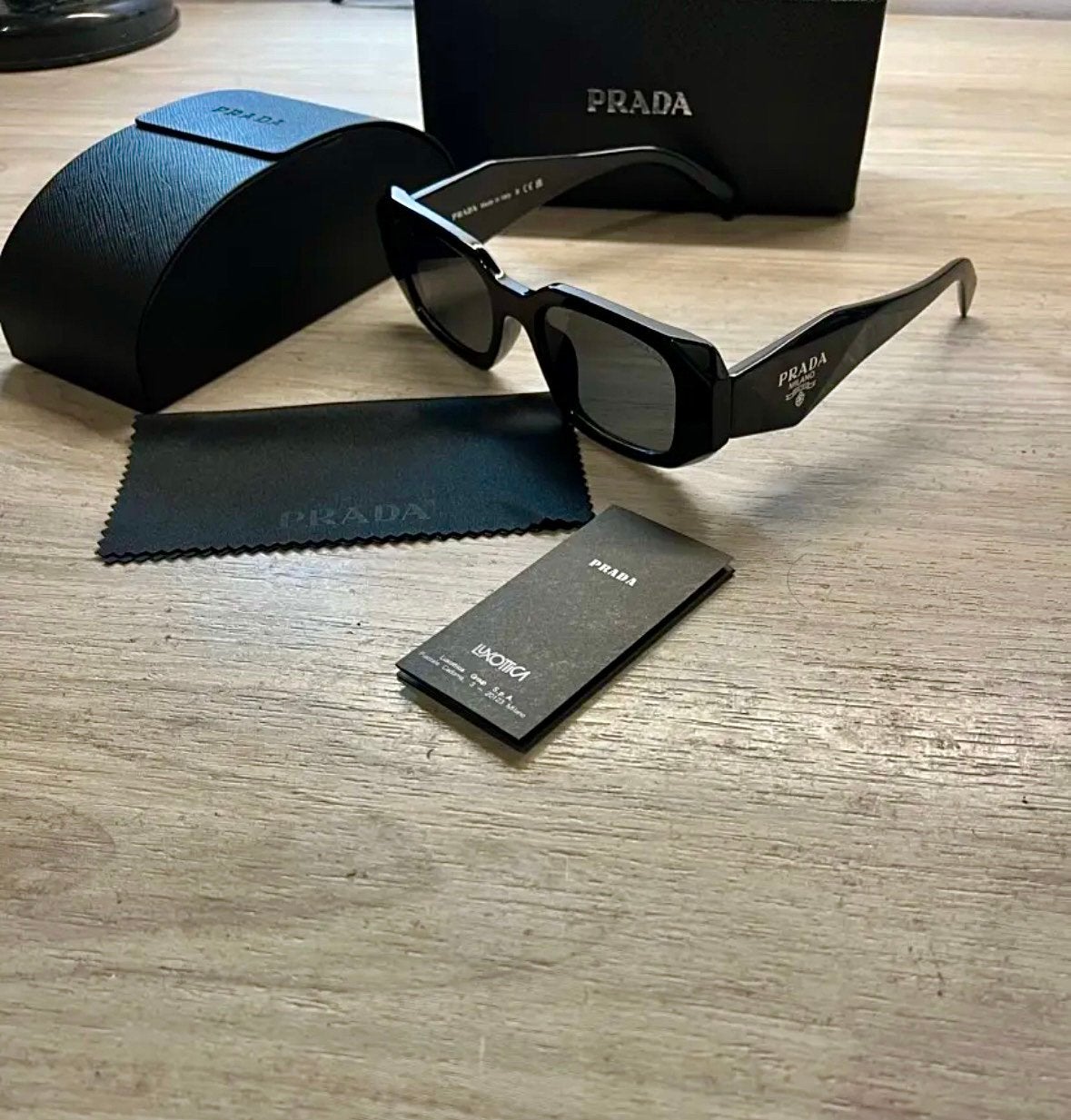 Lunettes de soleil NIPrada Symbole neuves, Enlèvement ou Envoi, Neuf, Noir, Lunettes de soleil
