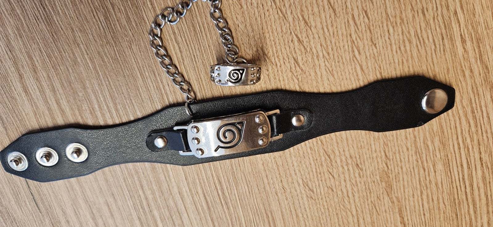 Bracelet Naruto – Village de Konoha – Très bon état, Bracelet