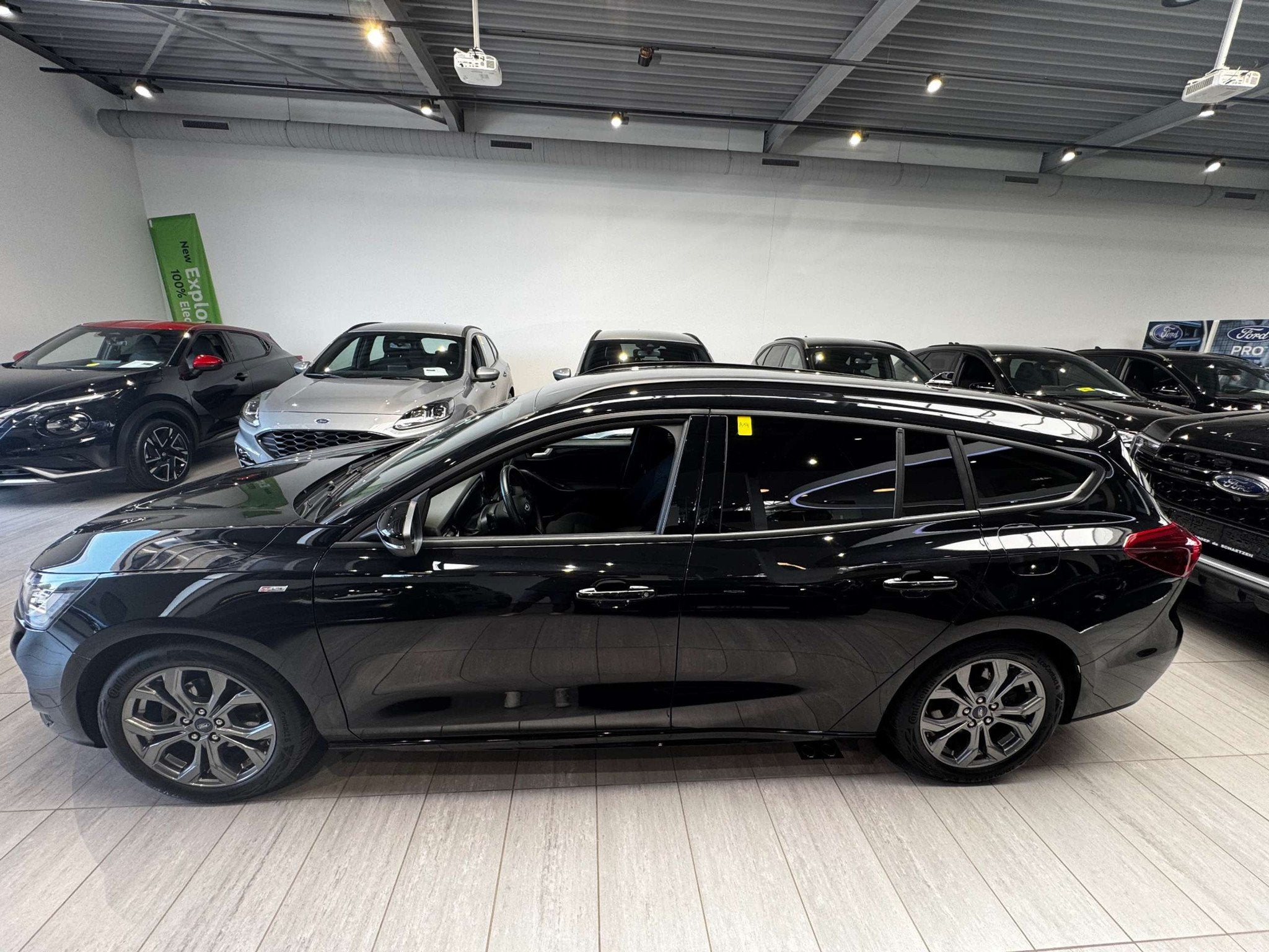 Ford Focus ST-LINE Clipper 1.0Ecoboost 125pk mHEV 6v Manueel, Focus, Stof, Gebruikt, Zwart