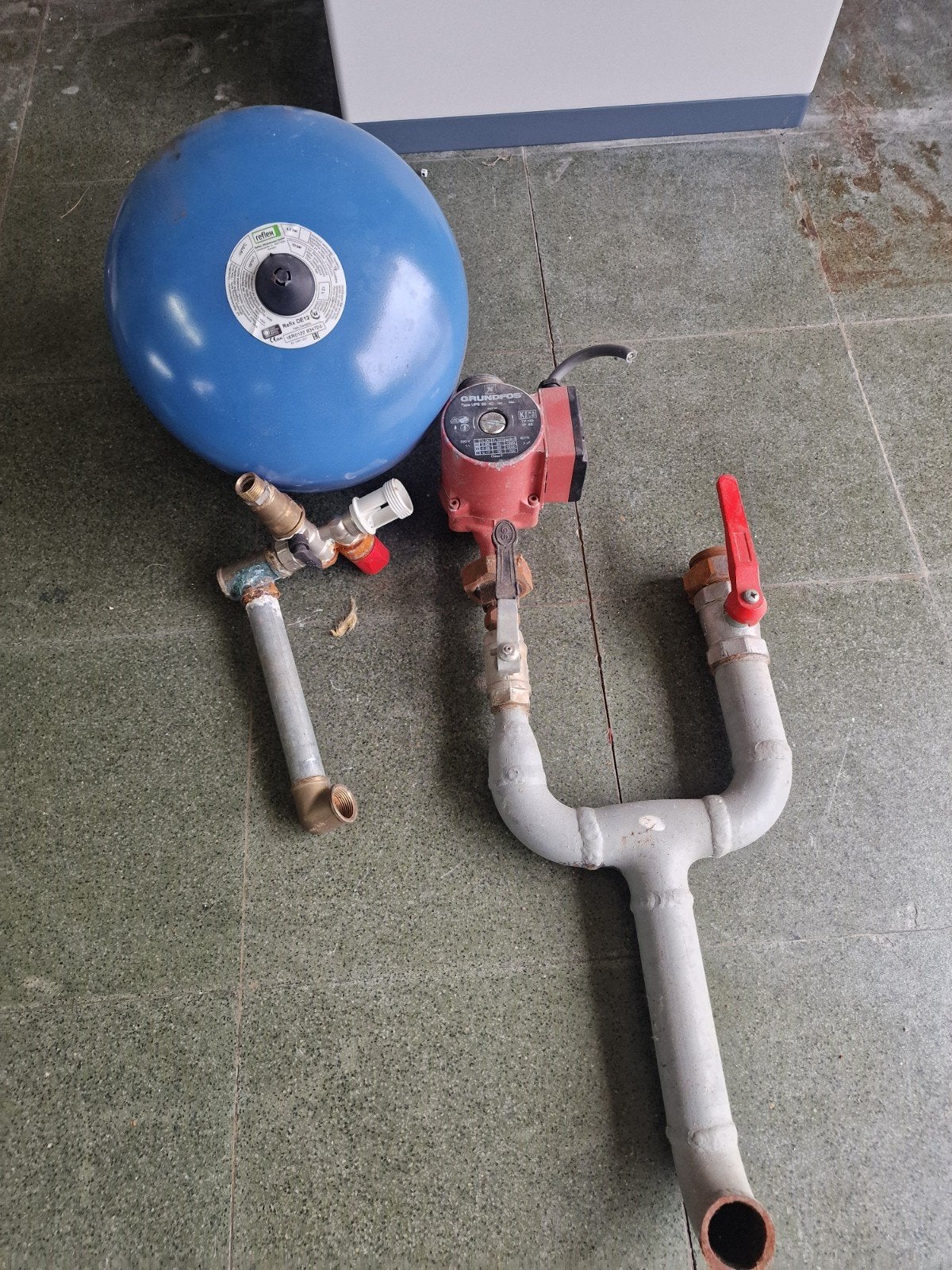 Complete set: Grundfos UPS 25-40 CV-pomp + Reflex Refix DE 1, Minder dan 20 liter, Ophalen, Gebruikt, Onderdeel
