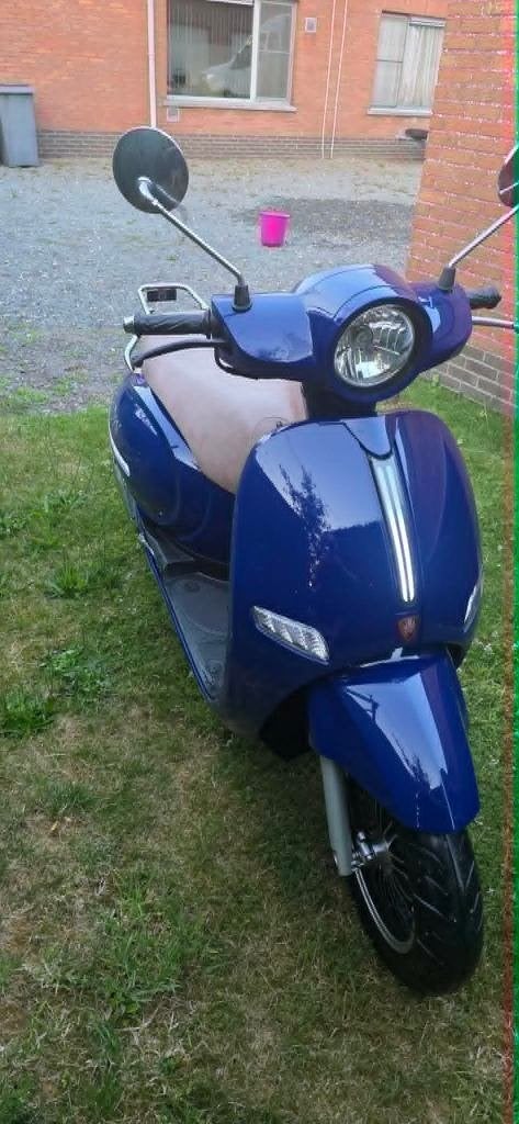 te koop, Ophalen, Klasse A (25 km/u), Zo goed als nieuw, Benzine