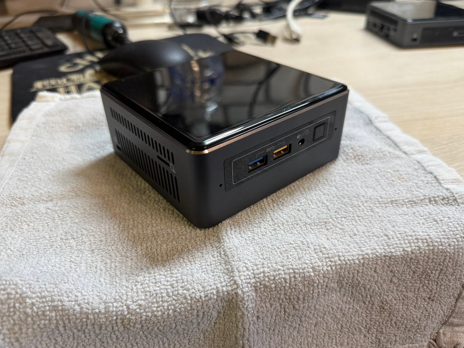 Intel NUC7i5BNH Mini PC – Intel Core i5, Ophalen, Zo goed als nieuw, 16 GB, SSD