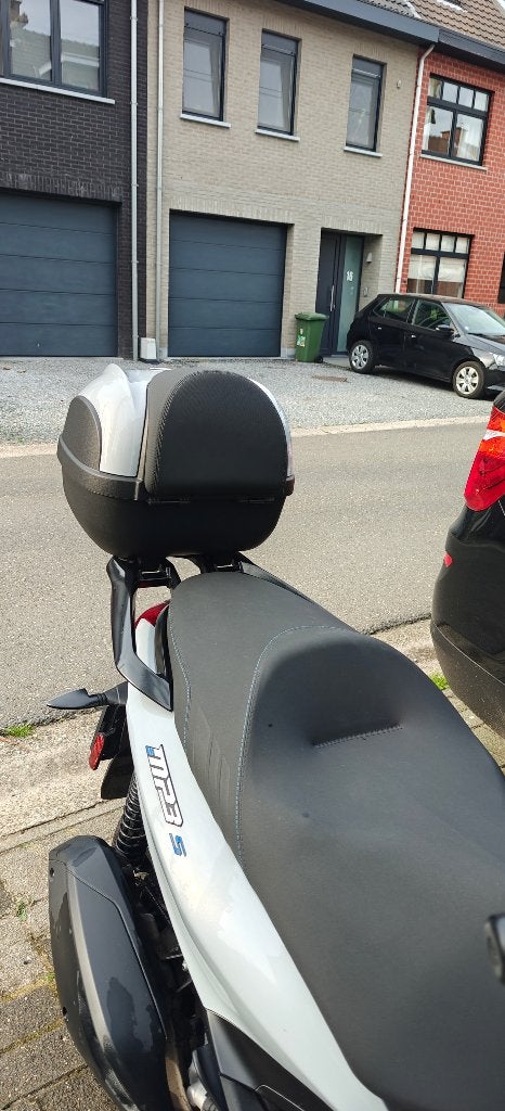 Vespa topkoffer Grigio, Ophalen, Zo goed als nieuw
