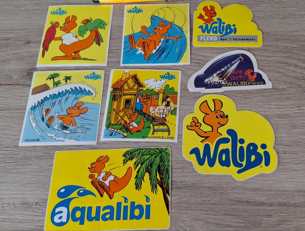 Grand lot de stickers vintage - Parc d'attractions Walibi Aq, Enlèvement ou Envoi, Comme neuf, Société ou Association