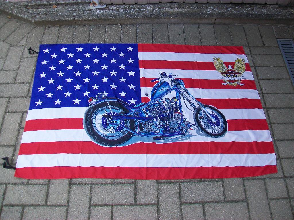 Harley Davidson  Vlag - DVD  Tas  Mok  Mug - Chopper Custom, Enlèvement ou Envoi, Utilisé, Motos