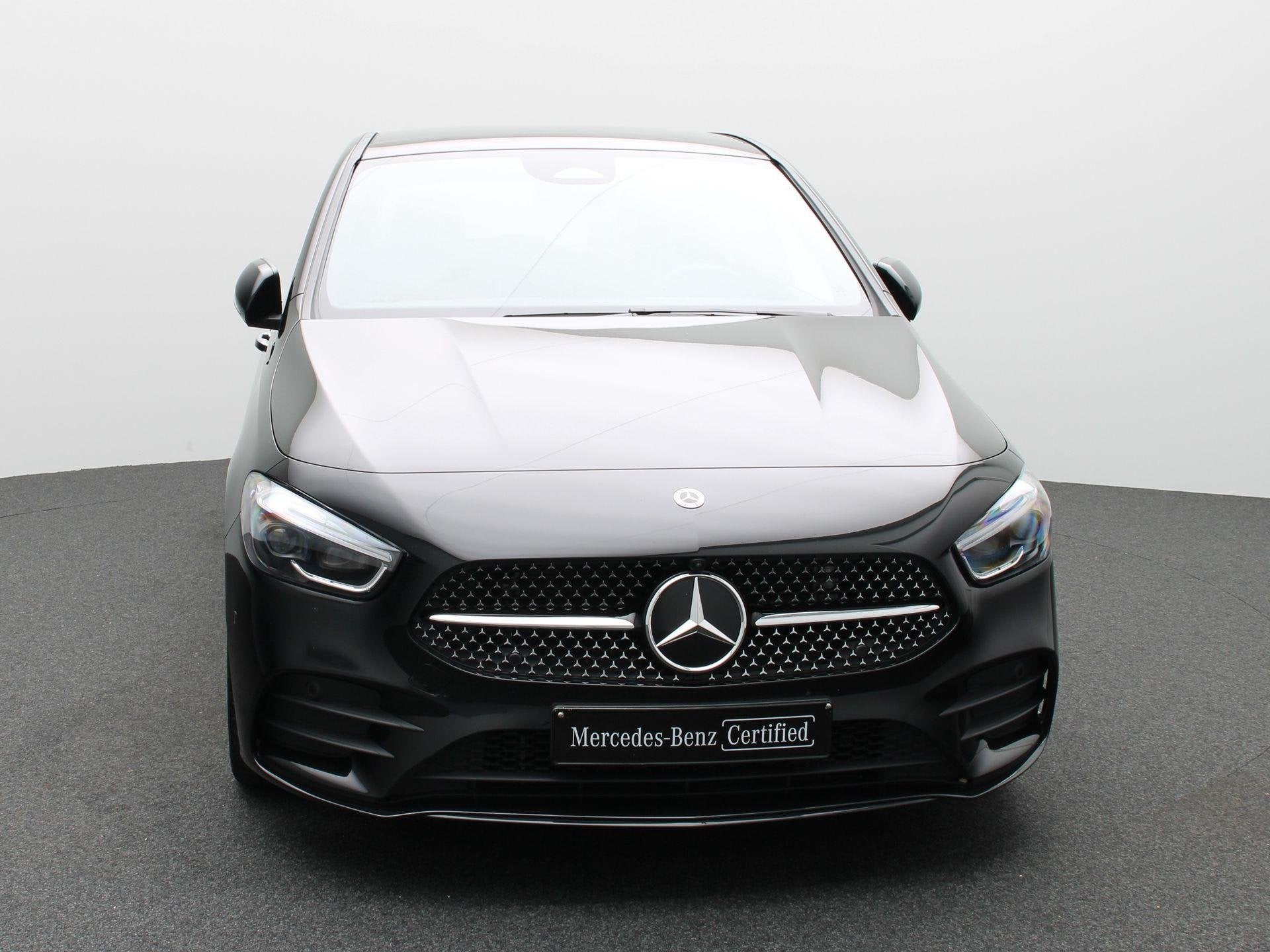 Mercedes-Benz B 180 Star Edition + AMG LINE + TREKHAAK +, Auto's, Dealer onderhouden, Zwart, 4 cilinders, 700 kg