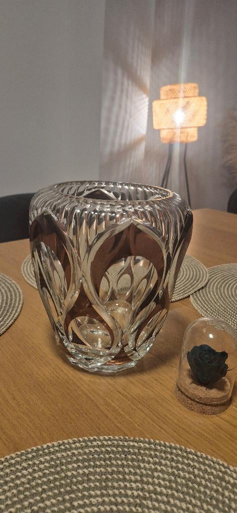 Grande vase en cristal, Enlèvement