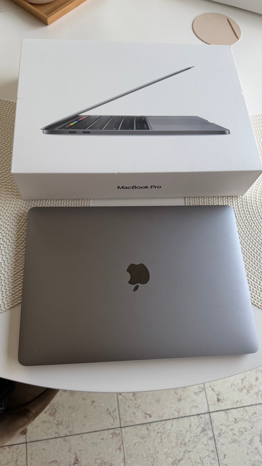 MacBook Pro 13” (2020) met Touch Bar, Computers en Software, Ophalen, 256 GB, 8 GB, 13 inch