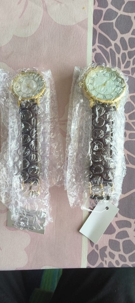 Heren- en dameshorloge op batterijen, Bijoux, Sacs & Beauté, Montres | Femmes, Autres marques, Enlèvement ou Envoi, Autres matériaux