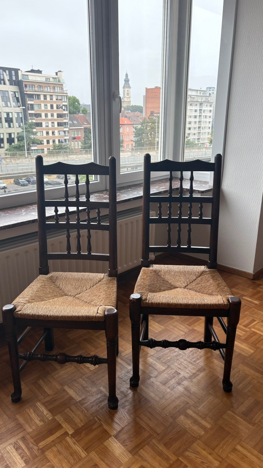 Set van 6 antieke stoelen donker hout en rietenzitvlak, Enlèvement