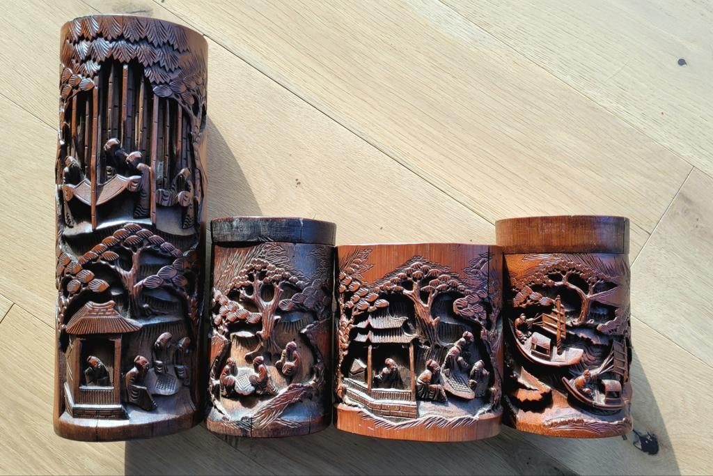 Vier handgesneden bamboe penseelpotten / sierpotten, Antiek en Kunst, Ophalen