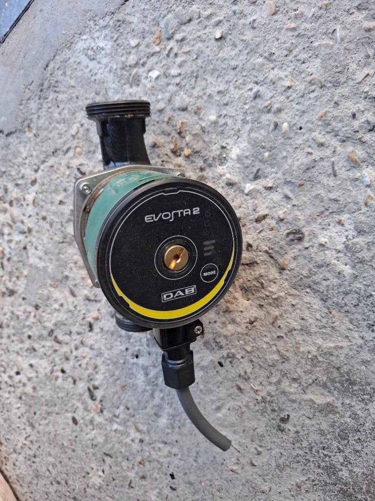 Cv pomp, Doe-het-zelf en Bouw, Ophalen, Zo goed als nieuw
