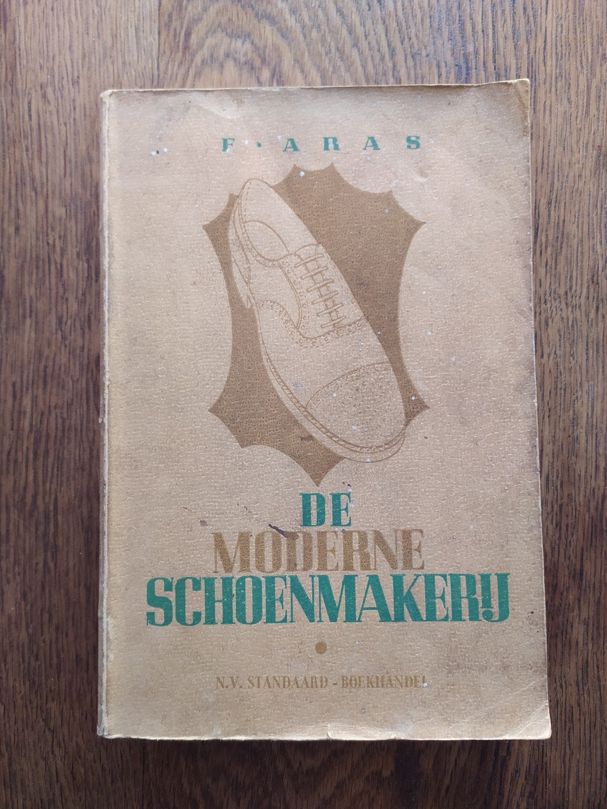 Boek De Moderne Schoenmakerij, Ophalen of Verzenden, Frans Aras, 20e eeuw of later, Gelezen