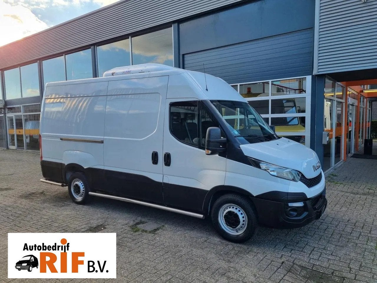 Iveco Daily 35S14 Kuhlwagen -20 Standby 230V/ CNG/ Erdgas, Autos, Camionnettes & Utilitaires, 100 kW, Euro 6, Entreprise, 5 portes