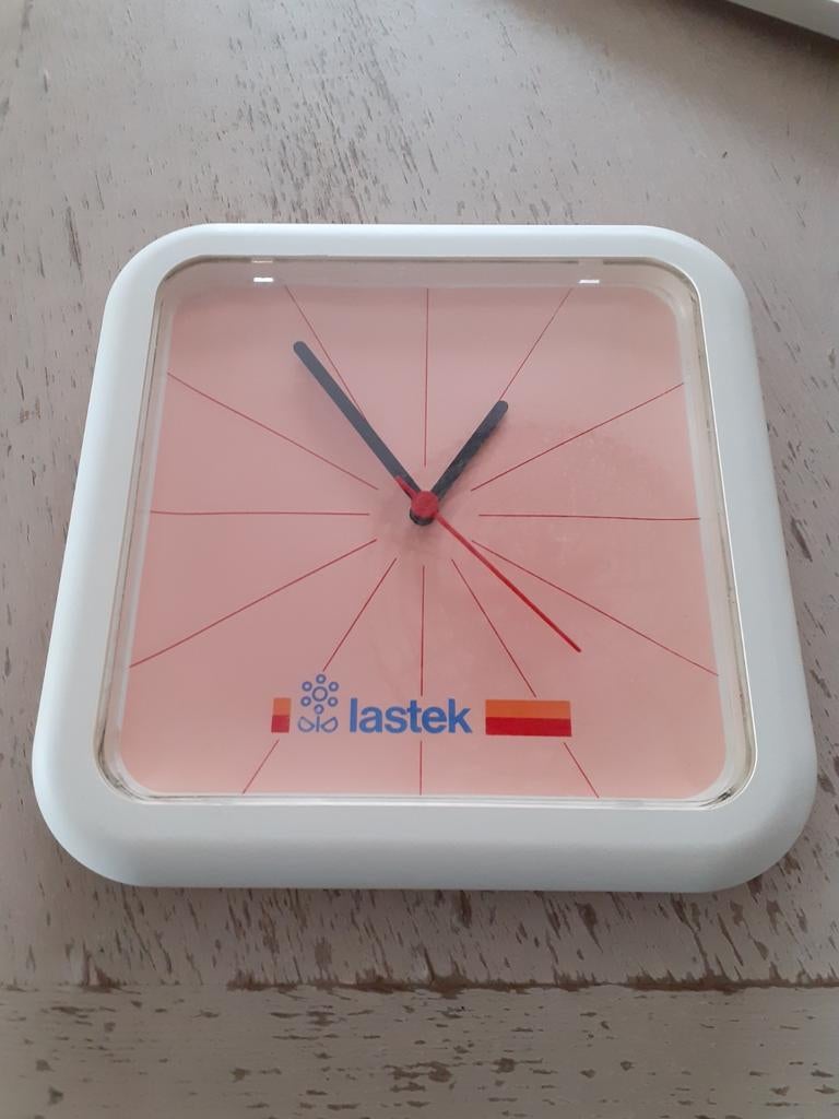 Lastek wandklok, Ophalen of Verzenden, Gebruikt, Analoog, Wandklok