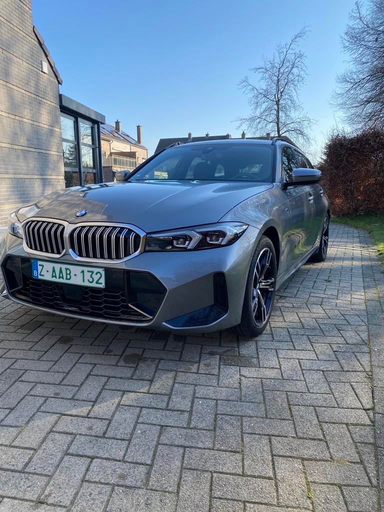 BMW 330I X-Drive M-Sport Touring 2025 (Facelift), Autos, BMW, Argent ou Gris, Achat, Euro 6, Entreprise