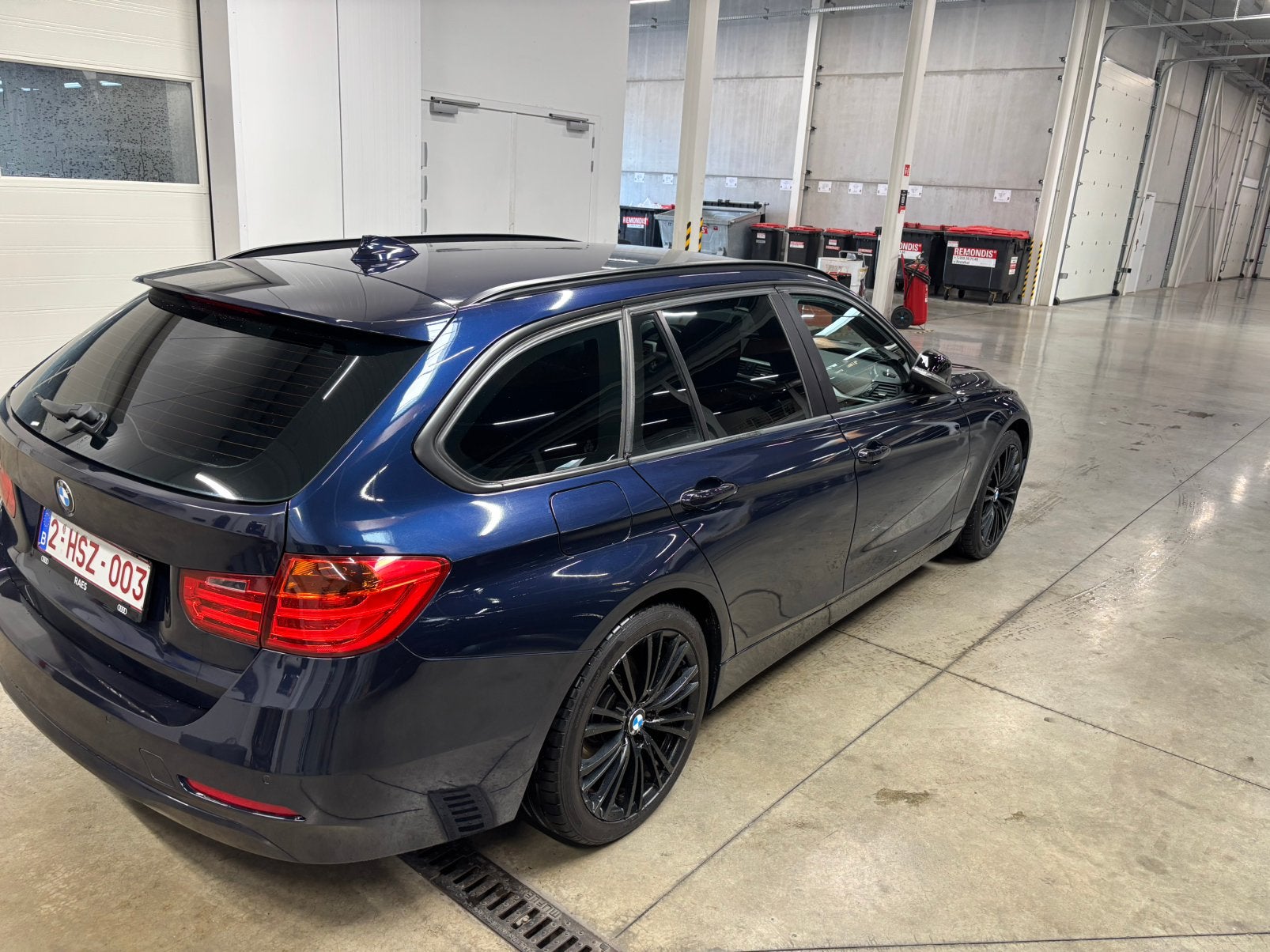 BMW 318d F31 242000km | Handgeschakeld 6, 100 kW, Euro 5, 1995 cc, Zwart