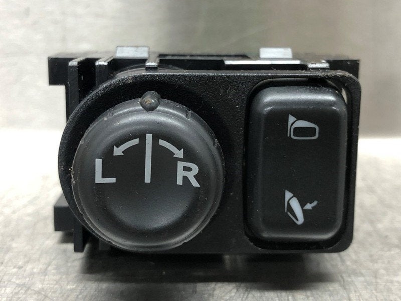 SPIEGEL SCHAKELAAR Nissan Qashqai (J10) (11-2006/01-2014), Gebruikt, Germany@nissan-services.eu, Kronenweg 38
50389  Wesseling, DE