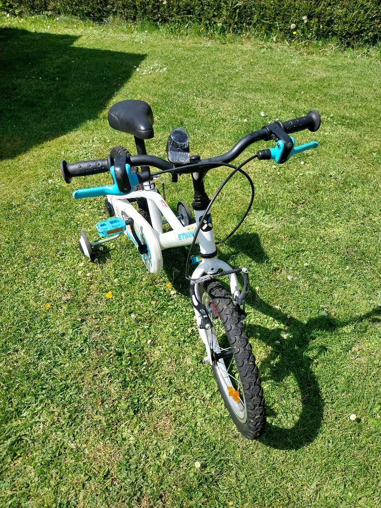 Vélo blanc enfant 16 pouces pour enfant, Stabilisateurs, Frein à disque, Comme neuf, 16 à 20 pouces