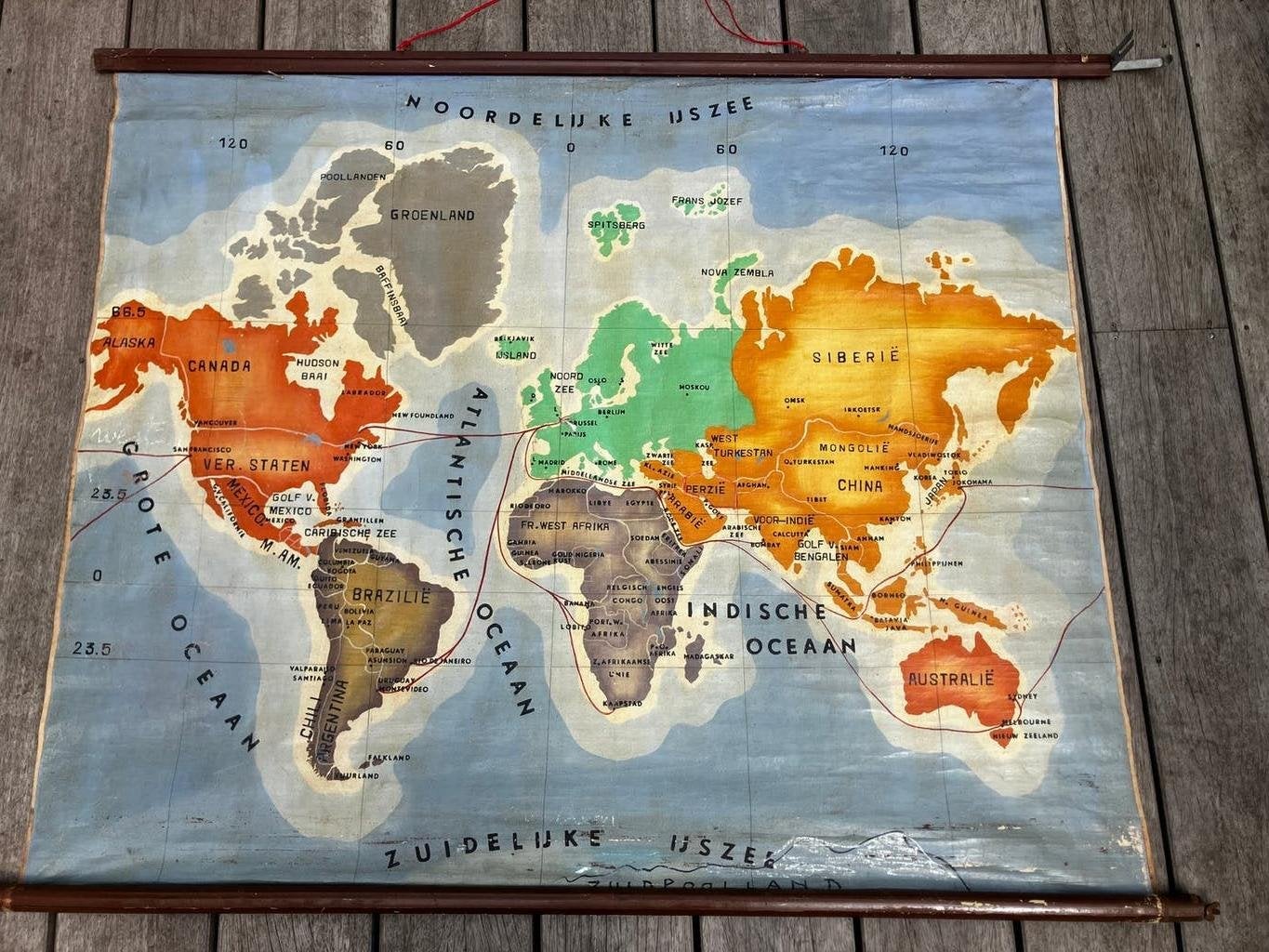 Vintage wereldkaart schoolplaat, Enlèvement