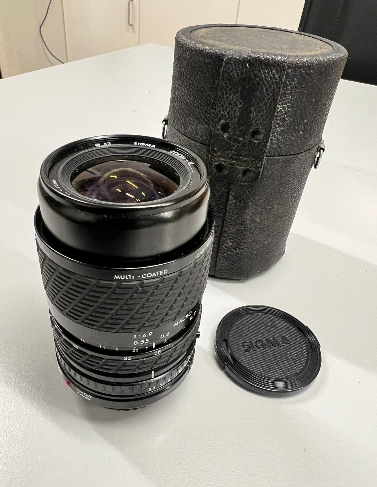 Sigma Zoom-E 1:3,5-4,5 f = 28-70 multicouches + adapt Canon., Enlèvement ou Envoi, Comme neuf, Canon, Multicouche