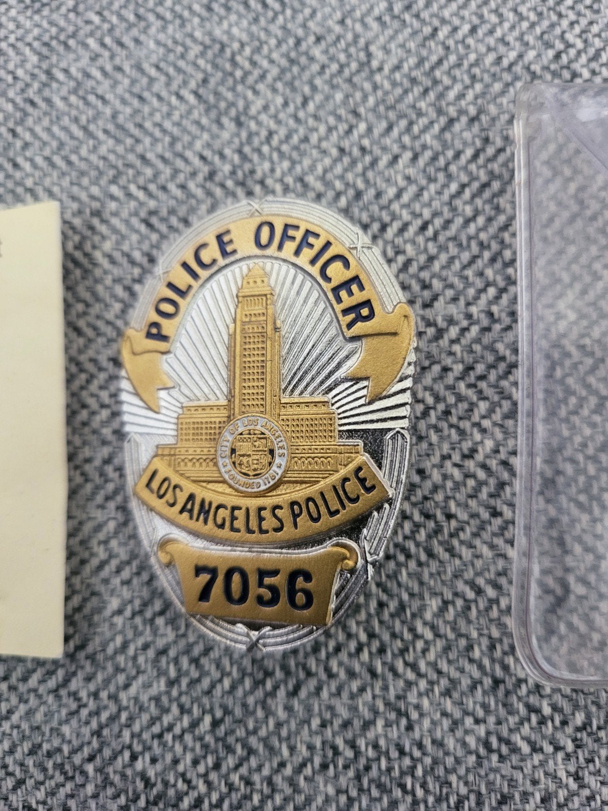 Insigne de policier du département de police de Los Angeles, Enlèvement