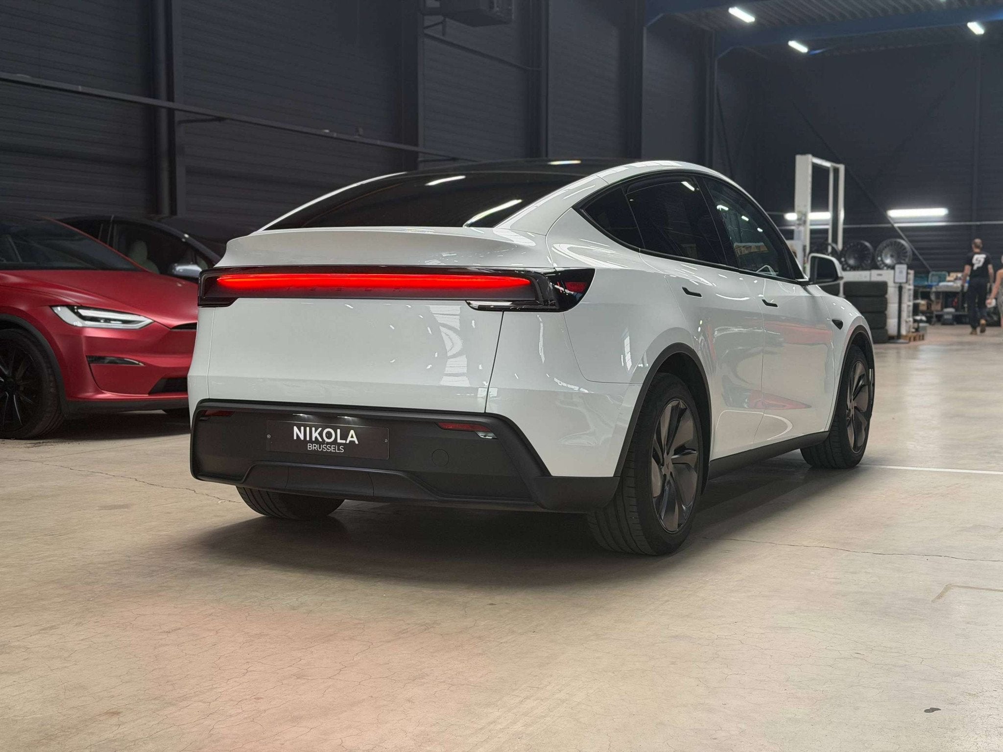 Tesla Model Y JUNIPER - PREMIUM VERSION - HARDWARE 4 - LOW M, 299 ch, Achat, Entreprise, 534 km
