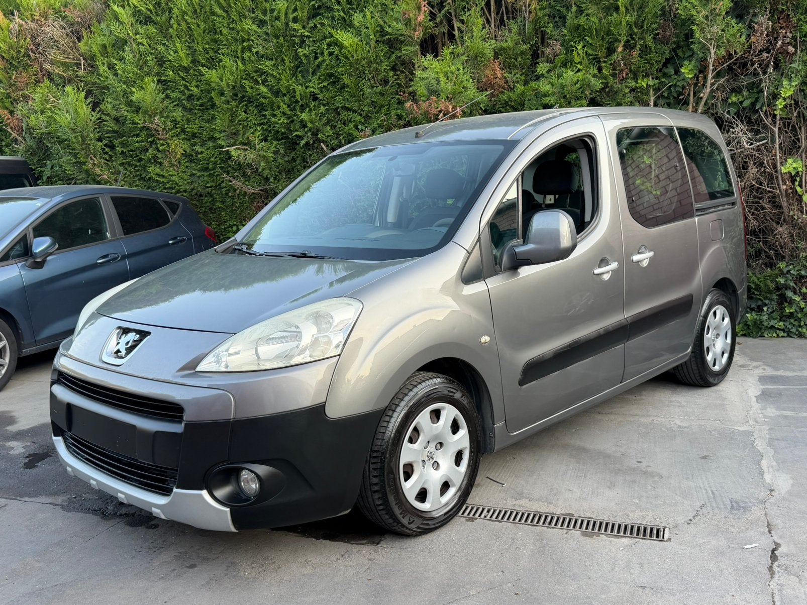 Peugeot partner 2009 286.000km 2750€ gekeurd voor verkoop, Autos, Peugeot, Entreprise, Partner Tepee, 1600 cm³, Achat