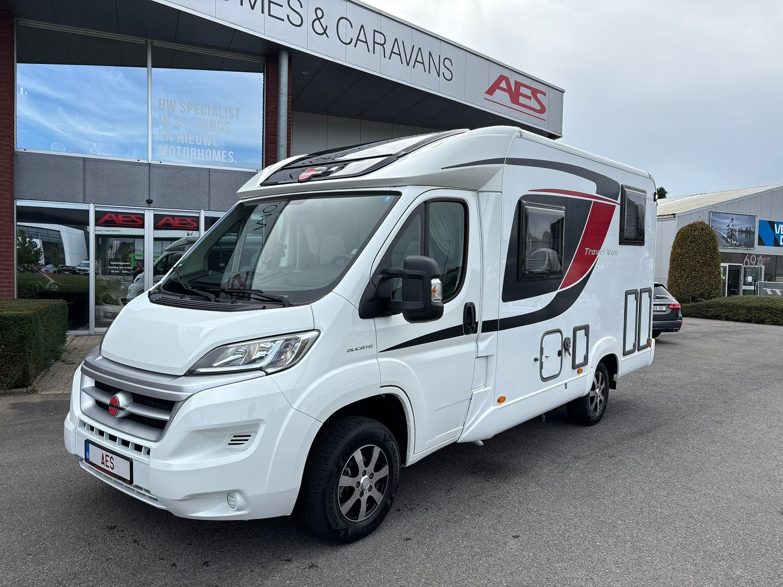 Burstner travel van 590, Bedrijf, TV