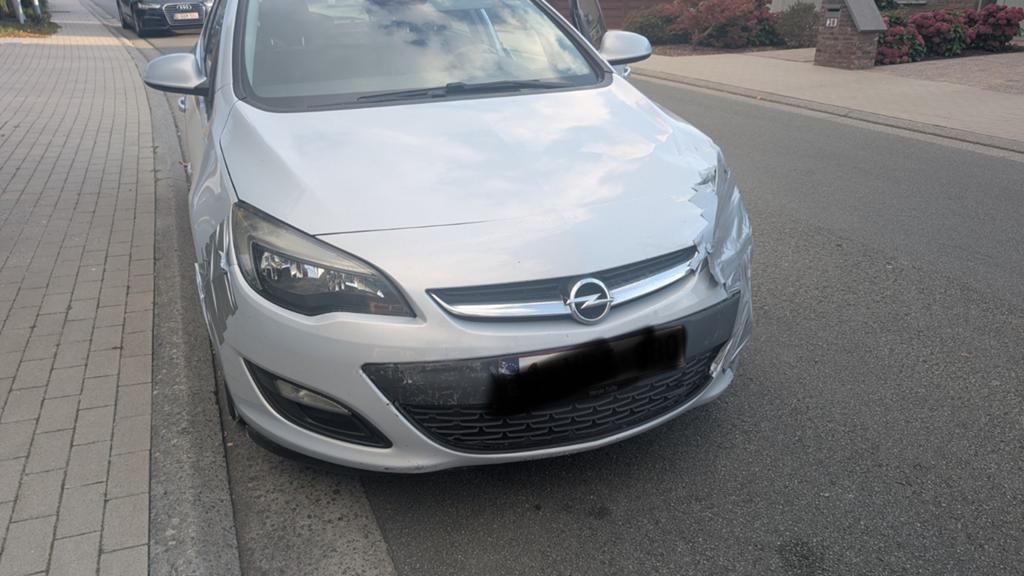 Opel astra 1.4 sport (schadegeval), Auto's, Opel, Zwart, Leder en Stof, Particulier, 88 kW