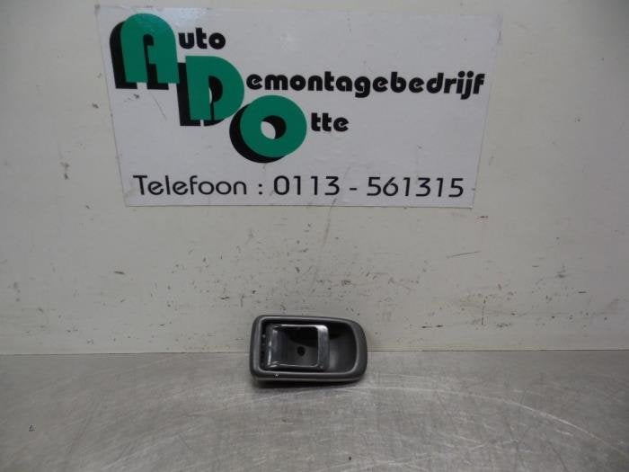 Poignée portière 2portes gauche d'un Daihatsu Cuore (Cuore, Daihatsu, -, Utilisé, -