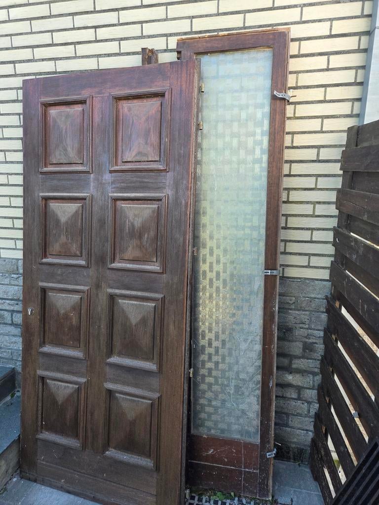 Houten buitendeur met zijlicht, Ophalen