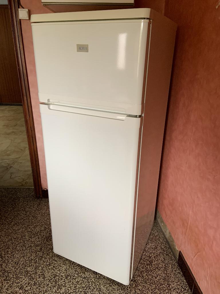 Réfrigérateur ZANUSSI– 5555140 cm – bon état, Elektronische apparatuur, Koelkasten en IJskasten, Ophalen, 150 tot 200 liter, Gebruikt