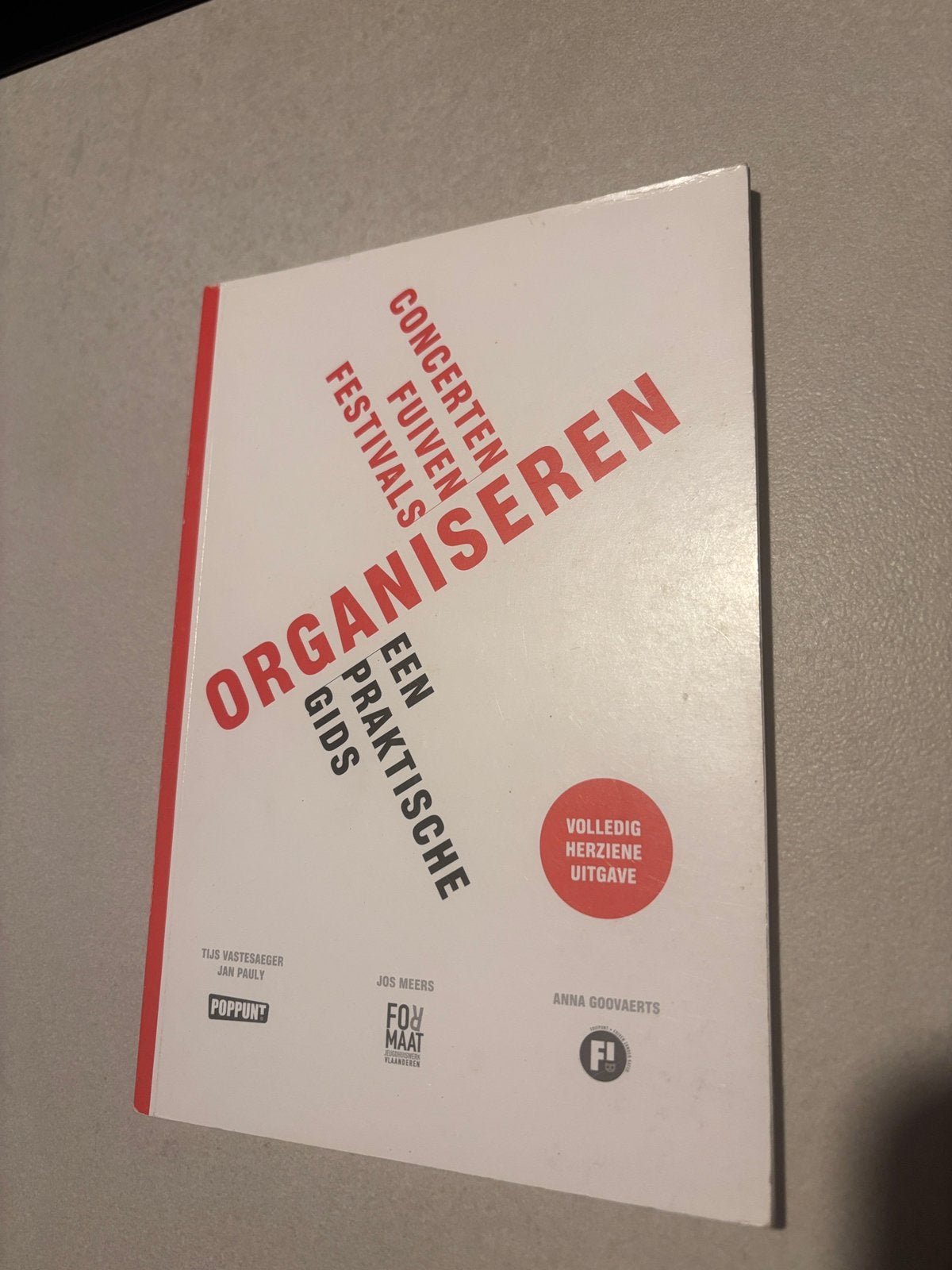 Concerten, fuiven, festivals organiseren - praktische gids, Ophalen of Verzenden, Zo goed als nieuw, Algemeen