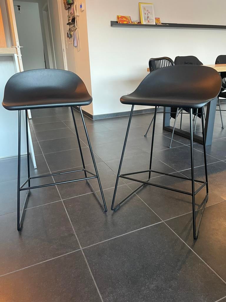 2 zwarte krukjes voor aan keukeneiland, Huis en Inrichting, Ophalen, Zo goed als nieuw