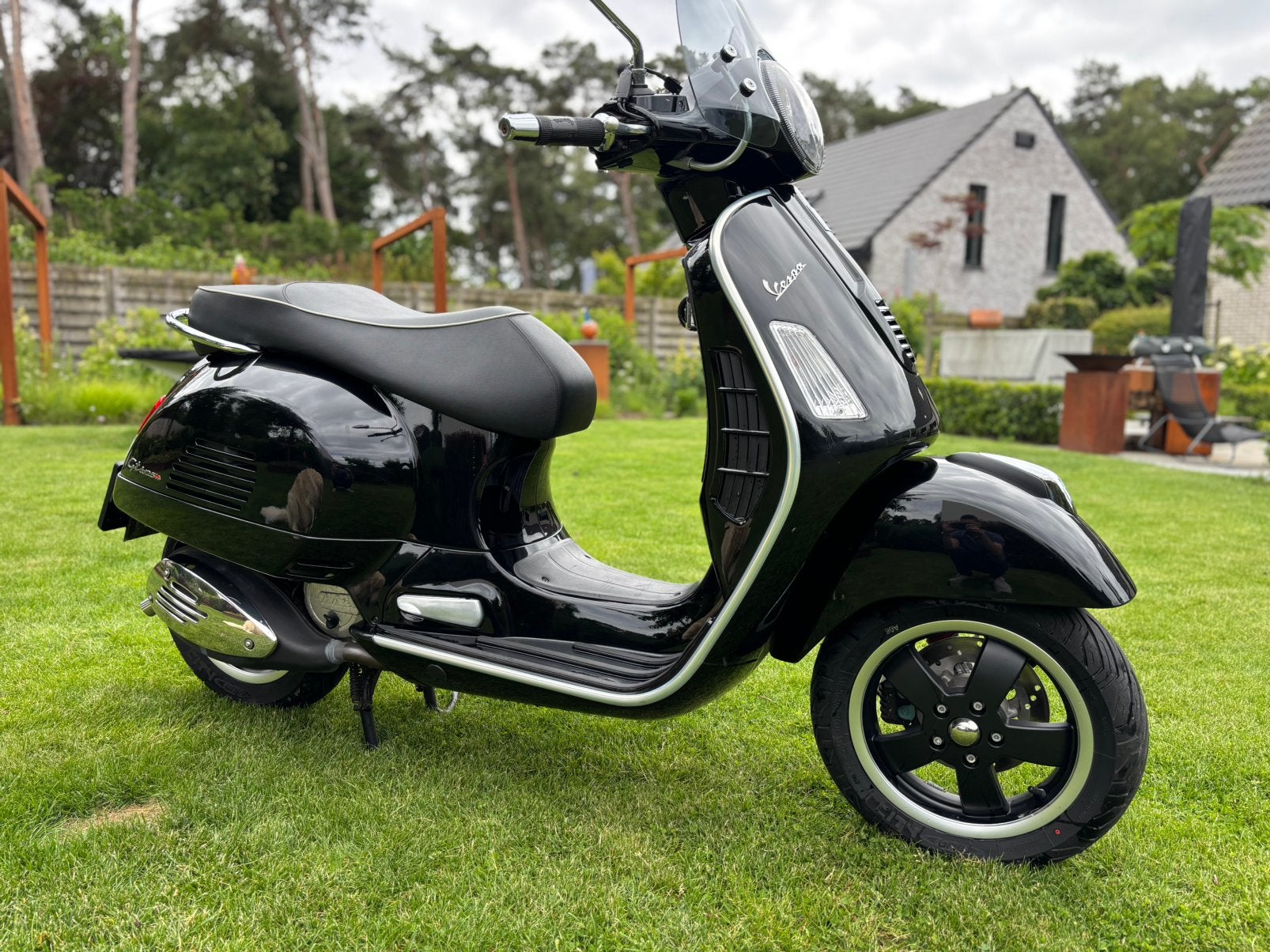Vespa 125 GTS i.e 4400km in uitstekende staat, Ophalen, Zo goed als nieuw