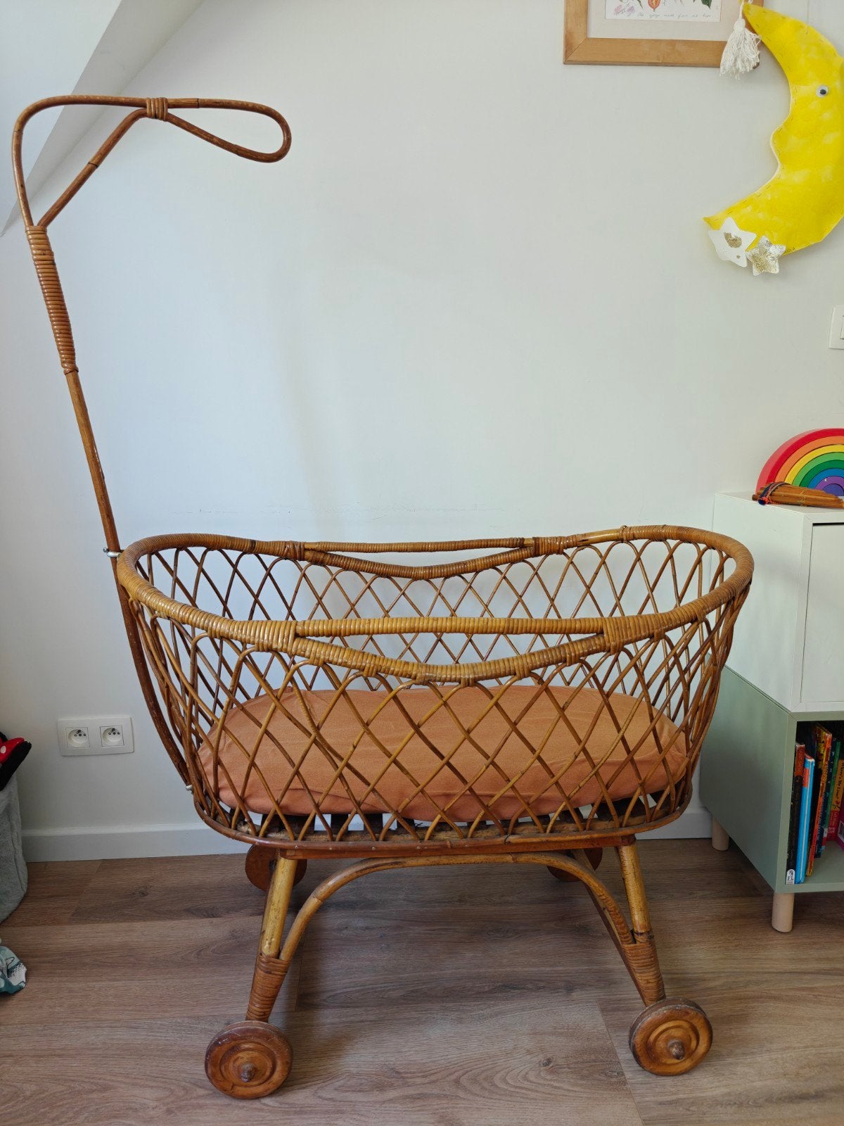 Wieg met matras en hoeslaken, Kinderen en Baby's, Babywiegjes en Ledikanten, Ophalen, Wieg