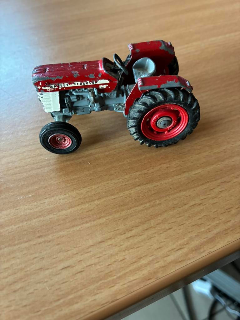 Corgi MF, Ophalen of Verzenden, Gebruikt, Tractor of Landbouw, Corgi