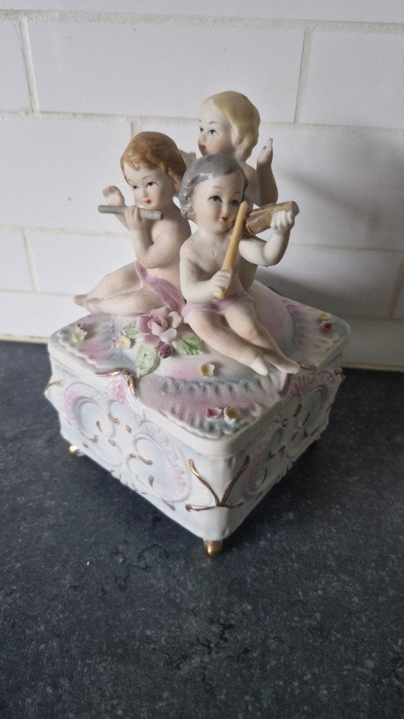 Sieradendoos in biscuit Antiek, Ophalen